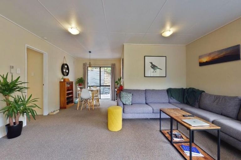 Photo of property in 117 Houghton Bay Road, Houghton Bay, Wellington, 6023