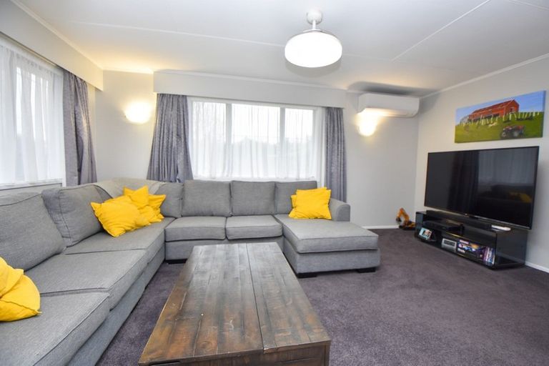 Photo of property in 76 Victoria Street, Carterton, 5713