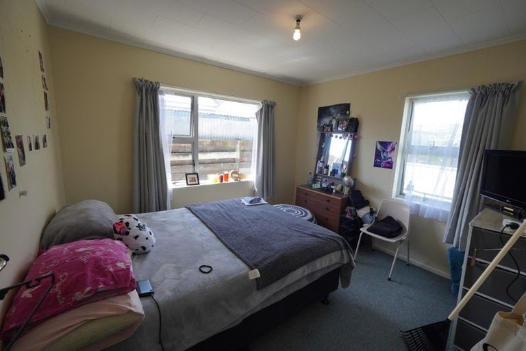 Photo of property in 3 Seddon Street, Takaro, Palmerston North, 4412