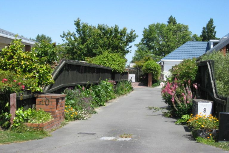 Photo of property in 2/8 Wardour Mews, Avonhead, Christchurch, 8042