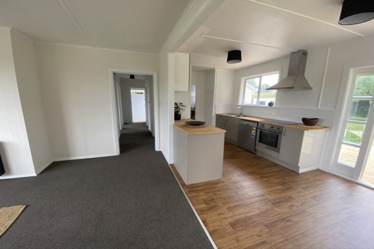 Photo of property in 69 Collingwood Street, Eltham, 4322