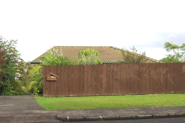 Photo of property in 3 Eyre Street, Henderson, Auckland, 0612
