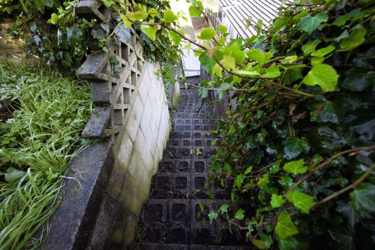 Photo of property in 107 Milton Road, Bluff Hill, Napier, 4110