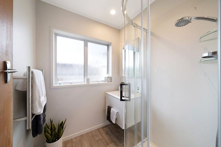 Photo of property in 1/38 Divich Avenue, Te Atatu South, Auckland, 0610