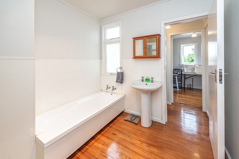 Photo of property in 5 Tregarth Street, Saint Johns Hill, Whanganui, 4501