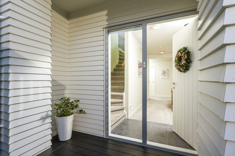 Photo of property in 1/22 Kiteroa Terrace, Rothesay Bay, Auckland, 0630