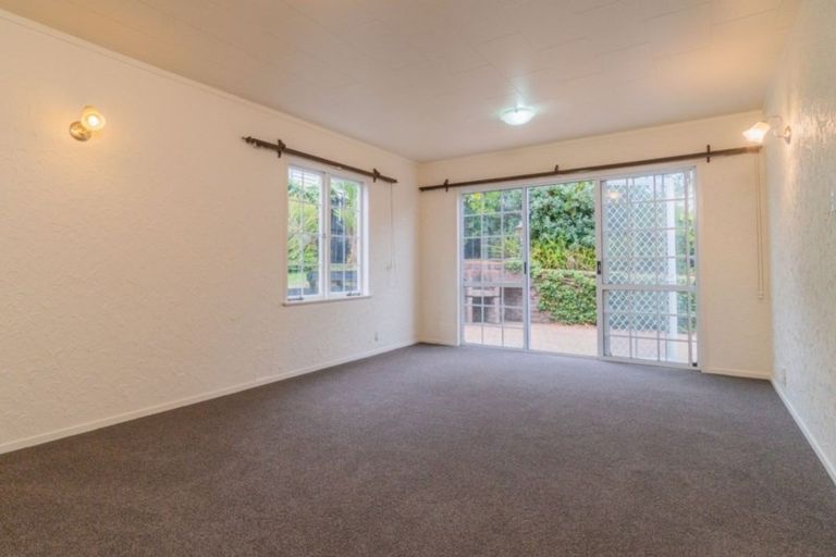 Photo of property in 2/19 Ridgemount Rise, Mangere Bridge, Auckland, 2022