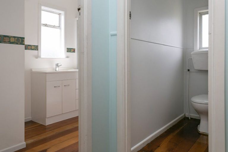 Photo of property in 15 Waitahanui Avenue, Taupo, 3330