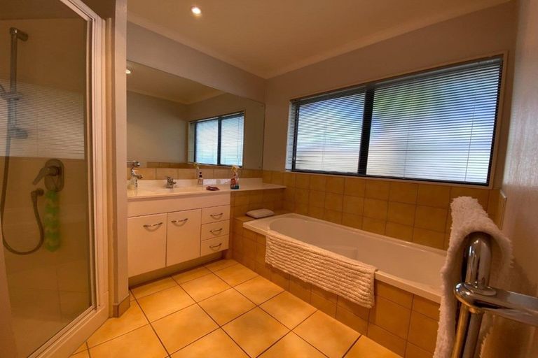 Photo of property in 25a Westerham Drive, Dannemora, Auckland, 2016
