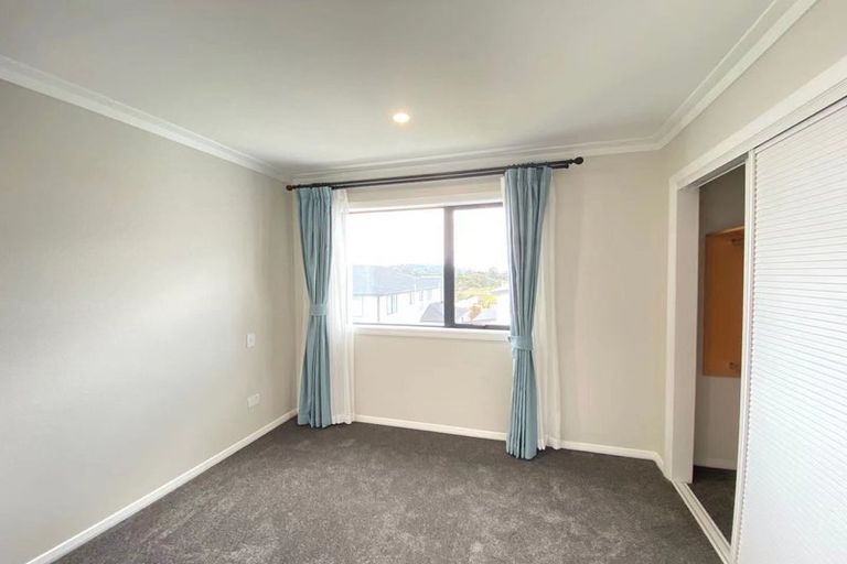 Photo of property in 15 Craigs Way, Hobsonville, Auckland, 0616