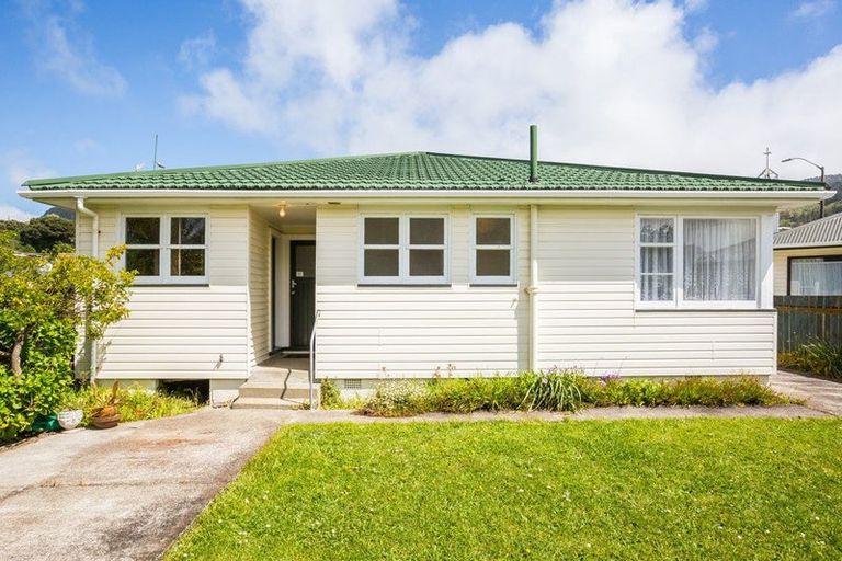 Photo of property in 148 Main Road, Tawa, Wellington, 5028