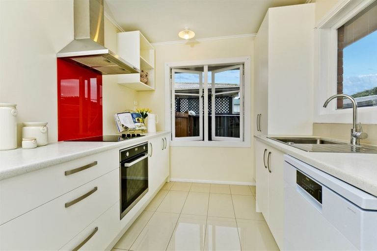 Photo of property in 1/38 Edwards Avenue, Henderson, Auckland, 0610