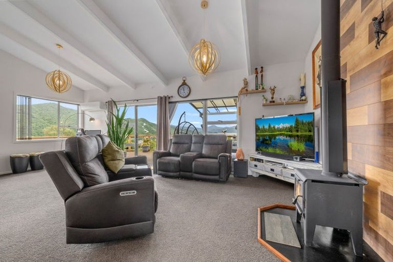 Photo of property in 32-34 Moana View Road, Waikawa, Picton, 7220