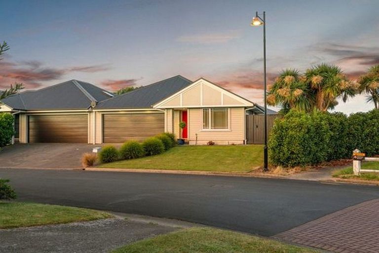 Photo of property in 6 Date Crescent, Aidanfield, Christchurch, 8025