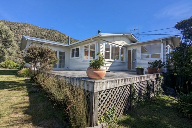 Photo of property in 46 Wellington Road, Paekakariki, 5034