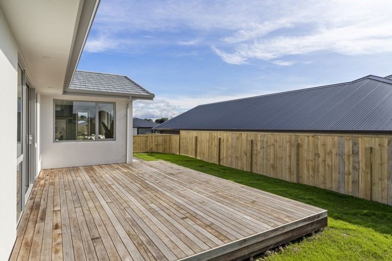 Photo of property in 18 Karearea Avenue, Waikanae, 5036