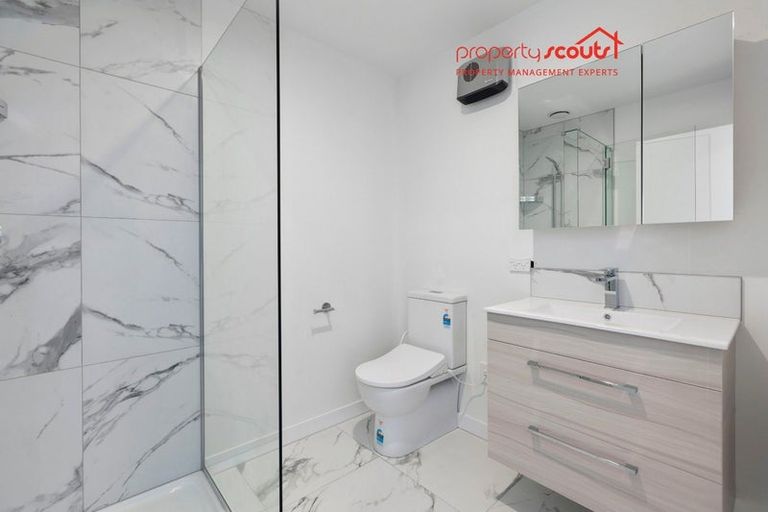 Photo of property in 1/80 Awaroa Road, Sunnyvale, Auckland, 0612