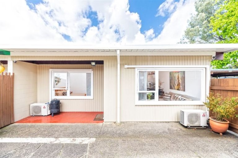 Photo of property in 1/289 Swanson Road, Ranui, Auckland, 0612