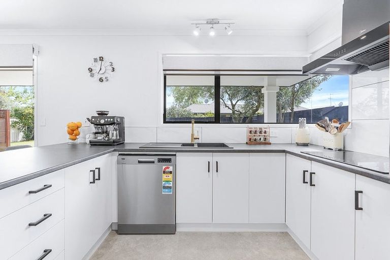 Photo of property in 16 Aria Court, Fairview Downs, Hamilton, 3214