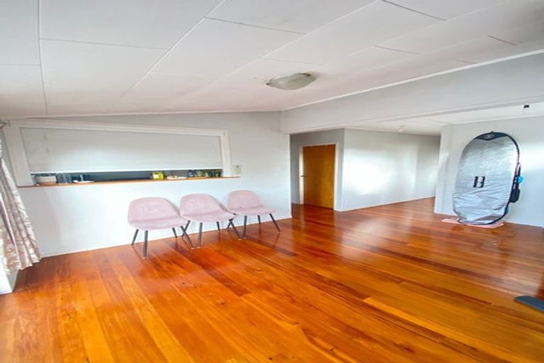 Photo of property in 9 Cockayne Crescent, Sunnynook, Auckland, 0620