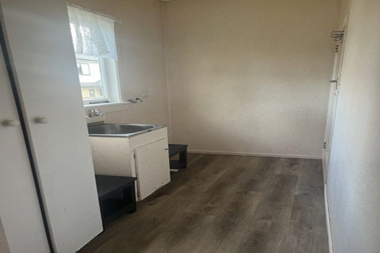 Photo of property in 102 Kolmar Road, Papatoetoe, Auckland, 2025