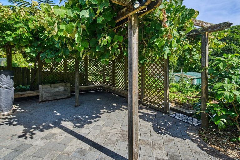 Photo of property in 7 Tui Terrace, Tawa, Wellington, 5028