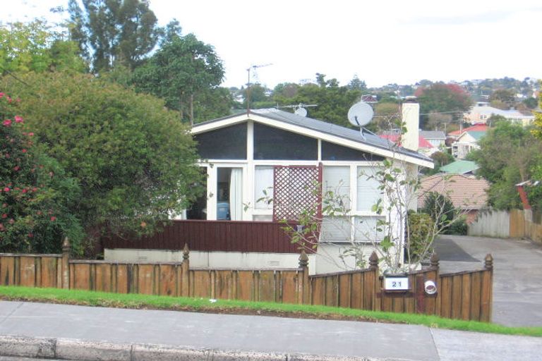 Photo of property in 21 Tahi Terrace, Glen Eden, Auckland, 0602