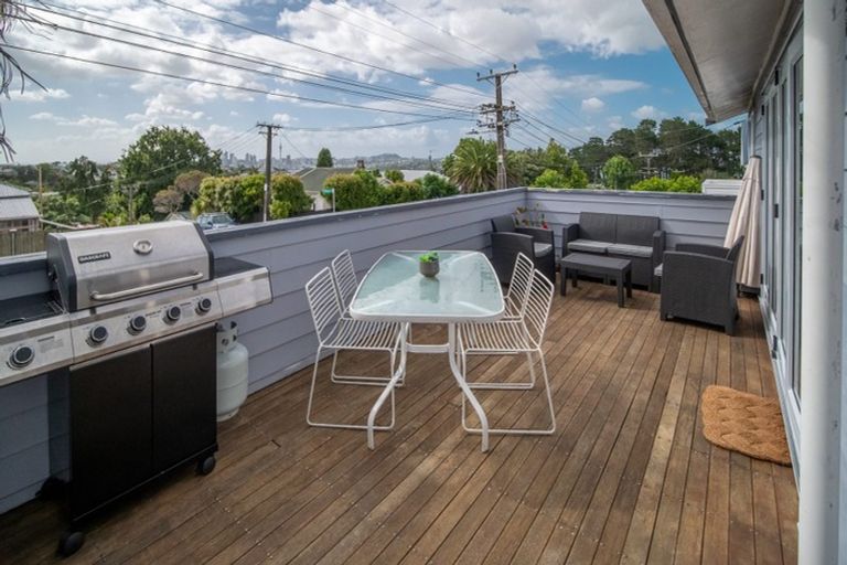 Photo of property in 1/47 Rawene Road, Birkenhead, Auckland, 0626