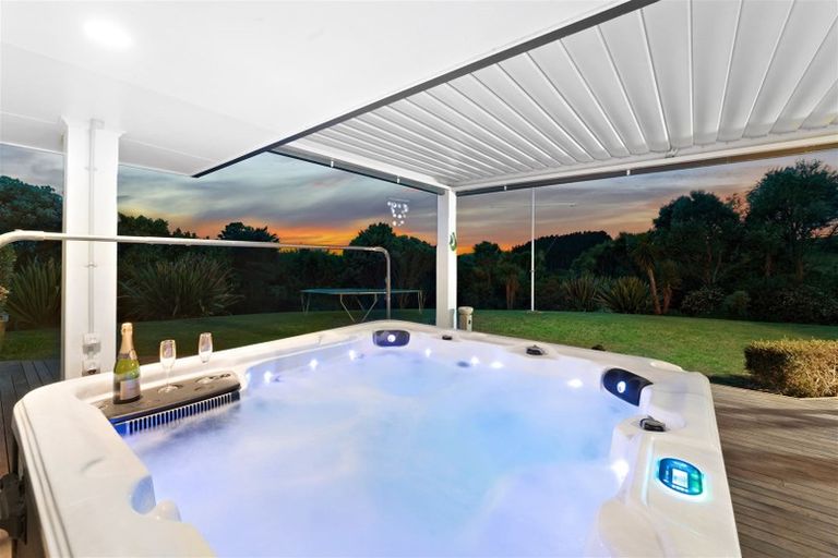 Photo of property in 132 Muriwai Valley Road, Muriwai, Waimauku, 0881