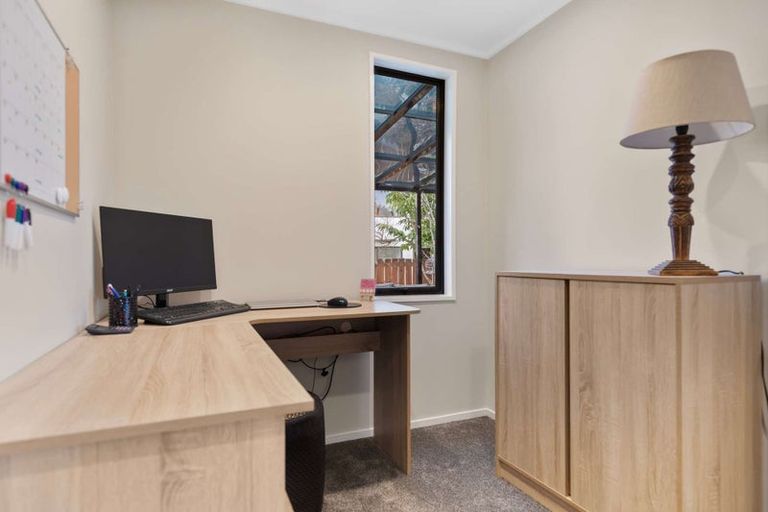 Photo of property in 4 Thackeray Place, Owhata, Rotorua, 3010