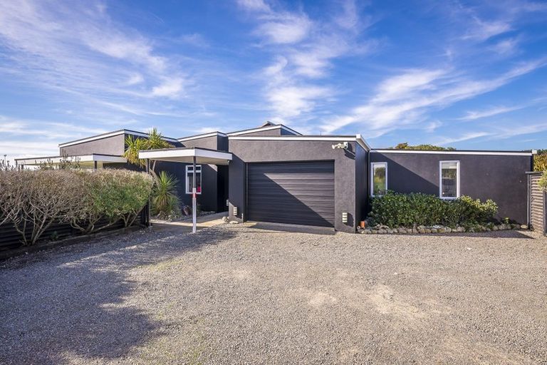 Photo of property in 21 Sandown Road, Te Horo Beach, Otaki, 5581