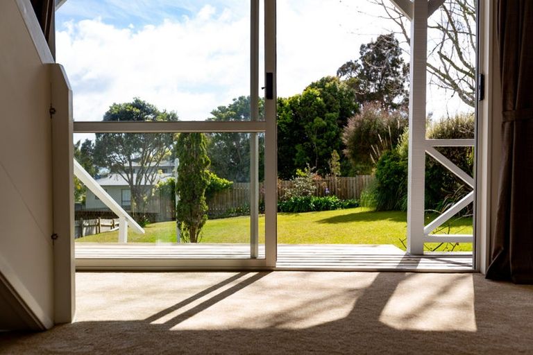 Photo of property in 1396 Whangaparaoa Road, Army Bay, Whangaparaoa, 0930