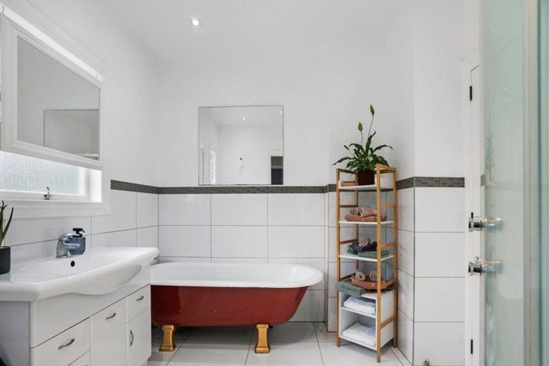 Photo of property in 16 Red Hill Road, Red Hill, Papakura, 2110