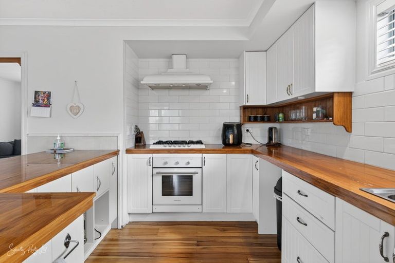 Photo of property in 20 View Street, Maungaturoto, 0520