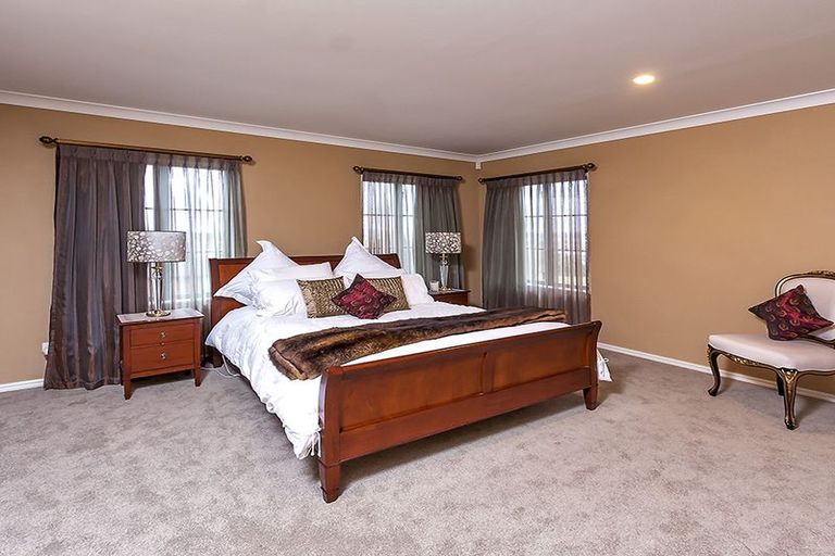 Photo of property in 124 John Brooke Crescent, East Tamaki Heights, Auckland, 2016