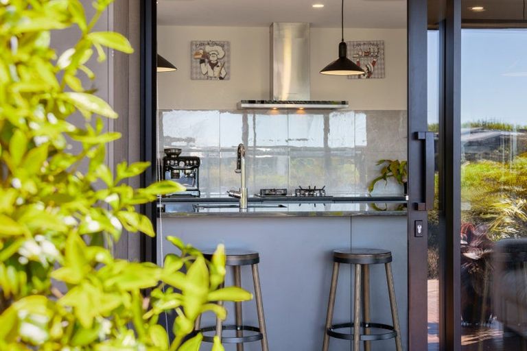 Photo of property in 30 Ferndale Drive, Waikanae, 5036