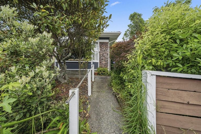 Photo of property in 71 Nimmo Avenue East, Waikanae, 5036