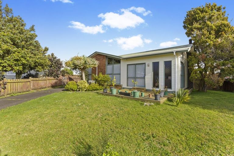 Photo of property in 11 Primrose Place, Manurewa, Auckland, 2102