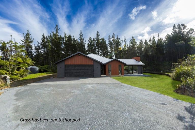 Photo of property in 60 Crest Road, Akatarawa, Upper Hutt, 5372