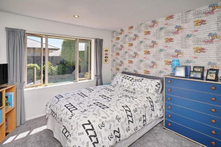 Photo of property in 10 Tawa Place, Parklands, Christchurch, 8083