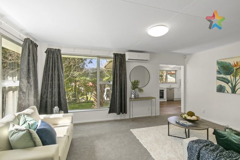 Photo of property in 6 Waipuna Grove, Stokes Valley, Lower Hutt, 5019