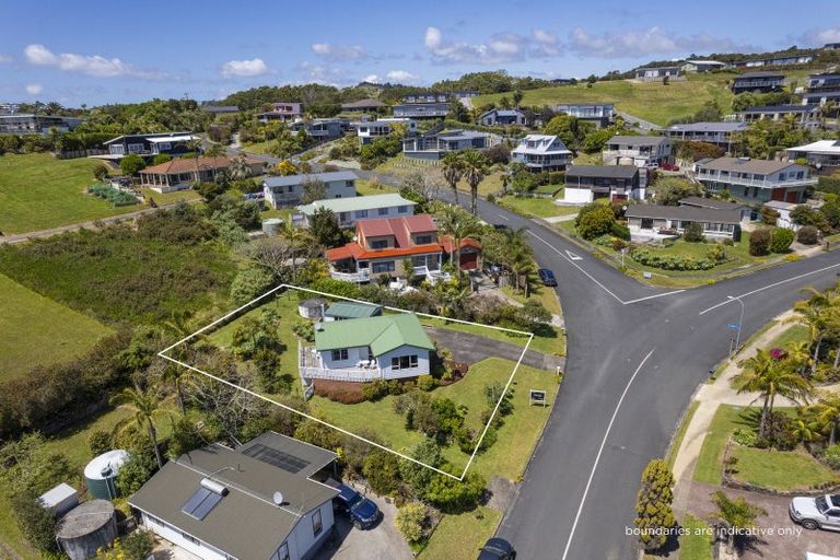 Photo of property in 42 Stratford Drive, Cable Bay, 0420