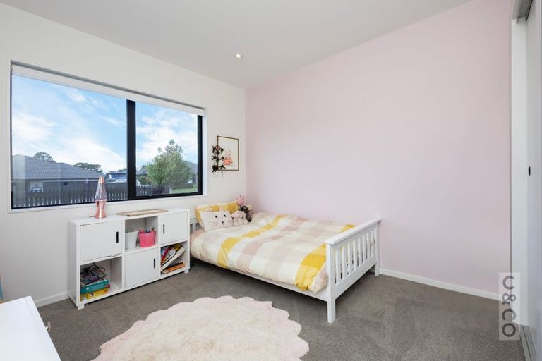 Photo of property in 7 Robert Might Road, Kumeu, 0810