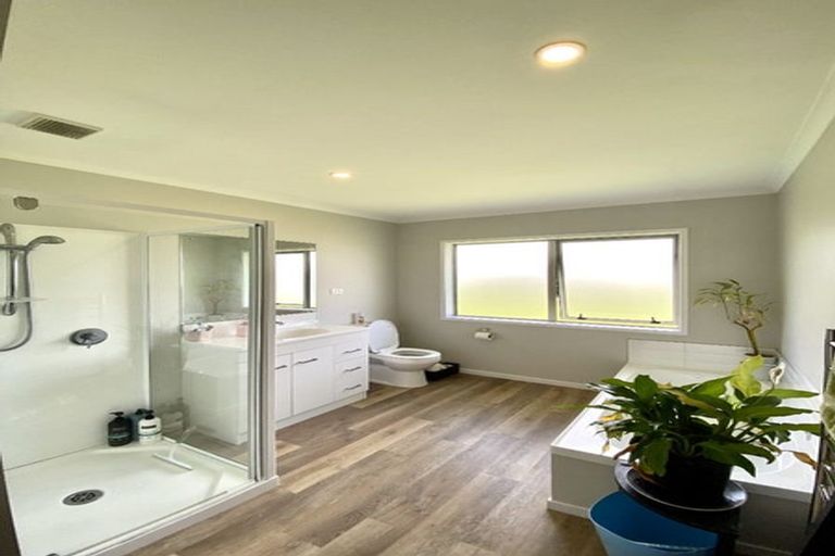 Photo of property in 6 Cory Jane Grove, Riverstone Terraces, Upper Hutt, 5018