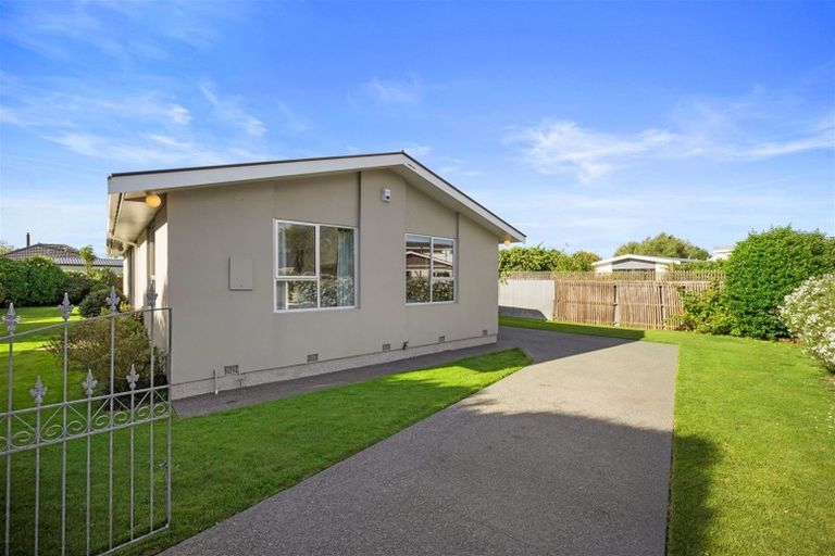 Photo of property in 24 Bucknell Street, Sockburn, Christchurch, 8042