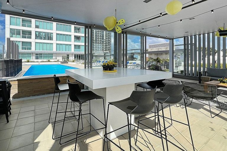 Photo of property in Sentinel Apartments, 2403/3 Northcroft Street, Takapuna, Auckland, 0622