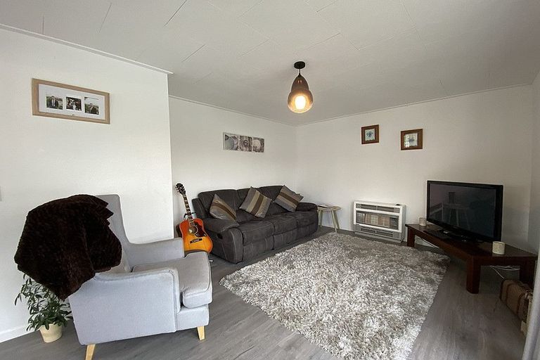 Photo of property in 3 Preston Street, Eltham, 4322