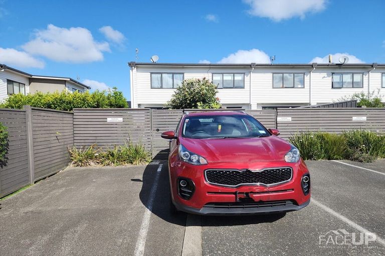 Photo of property in 21 Kanuka Road, Hobsonville, Auckland, 0616