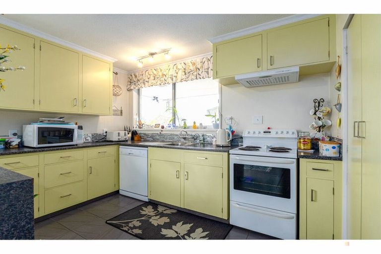 Photo of property in 20 Timaru Road, Waimate, 7924