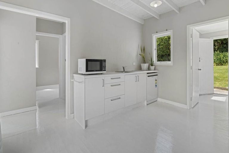 Photo of property in 22 Otanerua Road, Hatfields Beach, Orewa, 0931